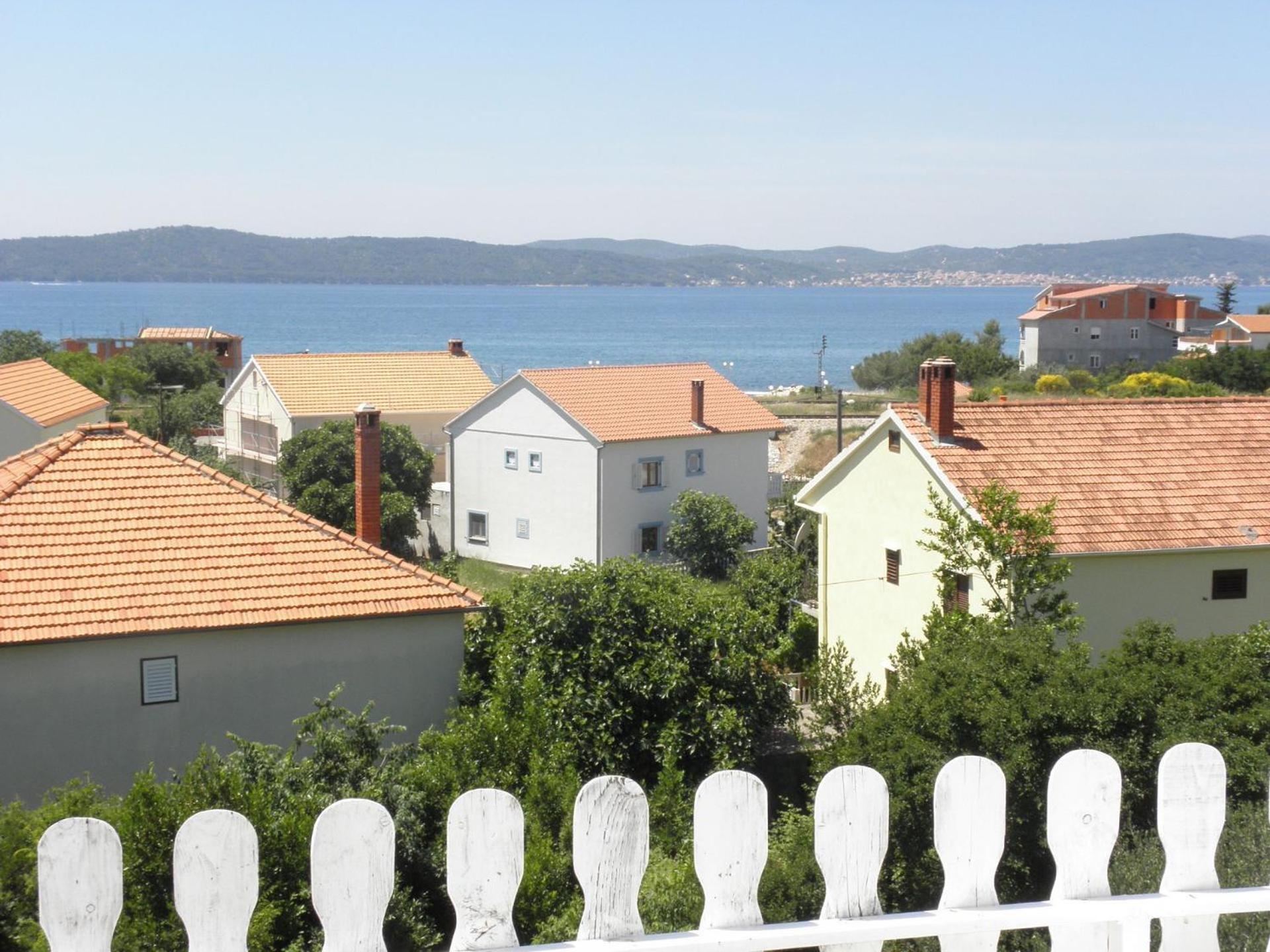 Apartments Zvone - 100 M From Sea Bibinje Exterior foto